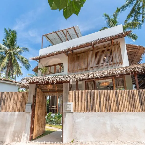 La Luna Villa Siargao - Entire 3BR Villa w Plunge Pool & Rooftop，位于卢纳将军城的酒店