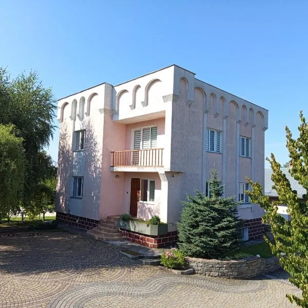 "Family Estate" Cottages，位于卡缅涅茨-波多利斯基的酒店