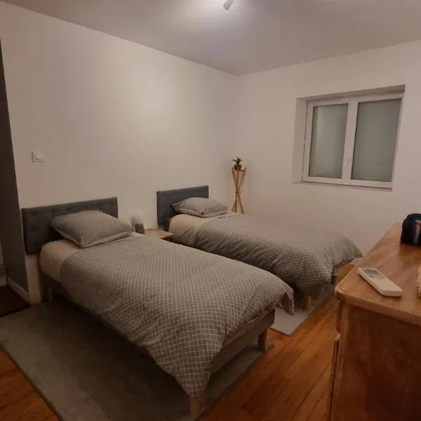Chez Lofred 2，位于Four的酒店