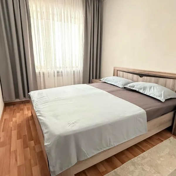 2х комнатная квартира на Айтиева，位于塔拉兹的酒店