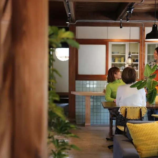 junos，位于Nahari的酒店