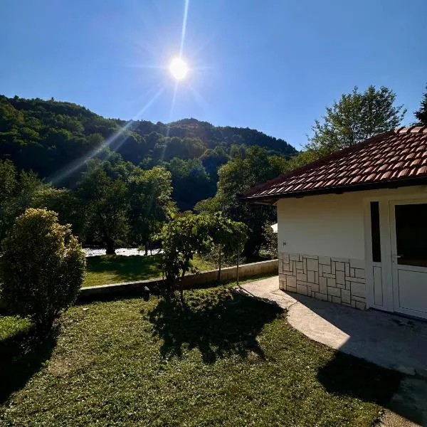 Oaza Vrbas - Riverside Bungalow，位于亚伊采的酒店