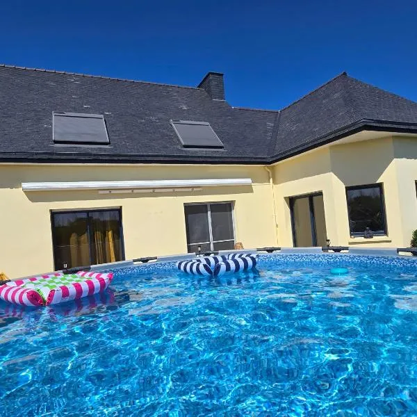 Les chambres de la Vallée Cachée，位于Callac的酒店