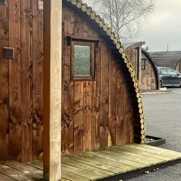 Pod3 - Powys River Pods - Pet Friendly Glamping Pod Builth Wells Powys Wales，位于Garth的酒店
