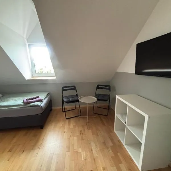 Zimmer für 3 Personen, Kühlschrank-Bad，位于Meine的酒店