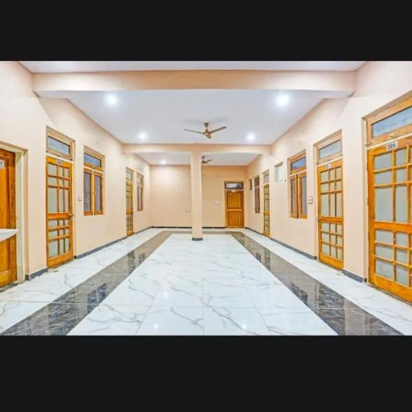 Hitech Hotal，位于莫拉达巴德的酒店