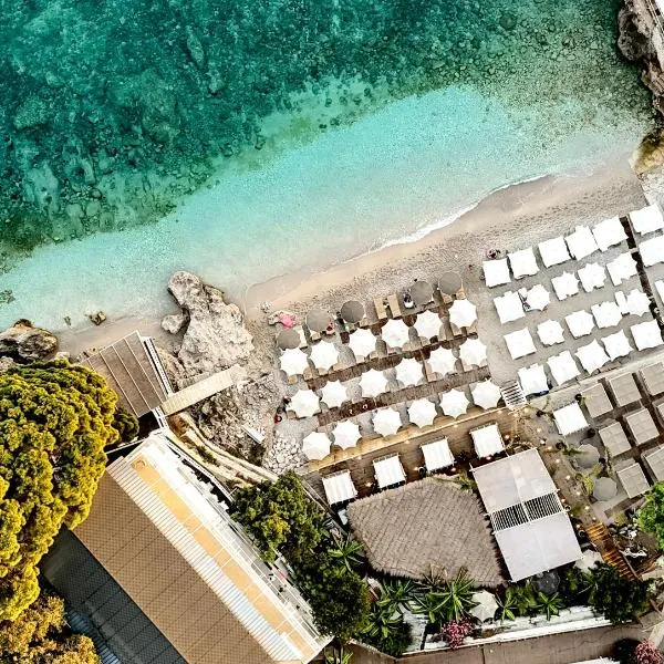 Hotel Platinium Dhermi，位于伏罗拉的酒店