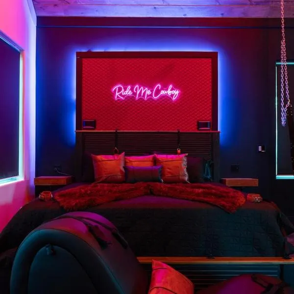 LEATHER & LACE NEW SEXY Cabin Adult Getaway，位于布罗肯鲍的酒店