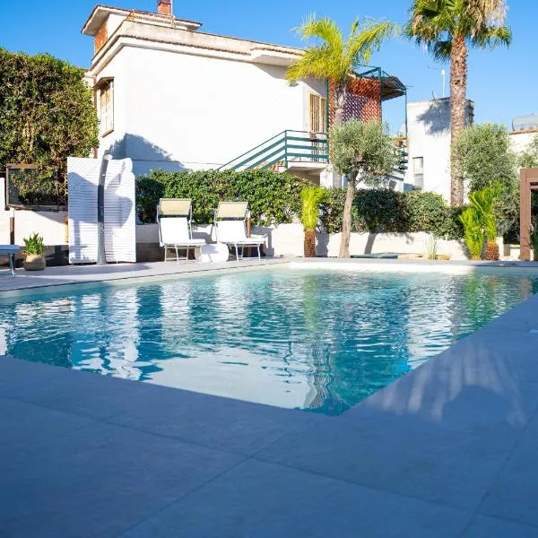 DimorAmare LUXURY BeB POOL AND BEACH，位于诺托玛丽娜的酒店