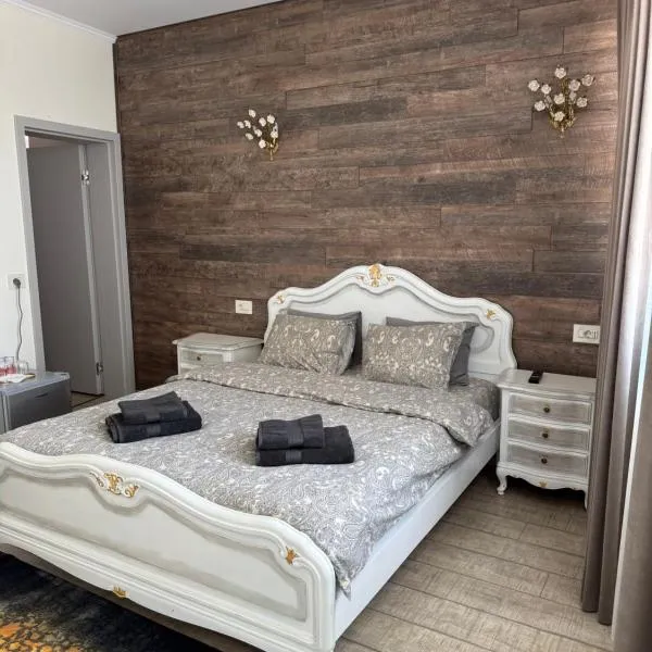 Antique Charm Home SPA&FUN，位于莱斯诺夫的酒店