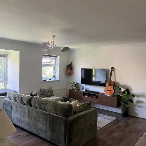 Wallington Green room for professionals, near station, 30 min to London Bridge, 27 min to LDN Victoria，位于沃灵顿的酒店