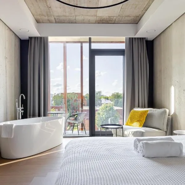 Luxury Honey Moon Apartments with Free Underground Parking，位于考纳斯的酒店