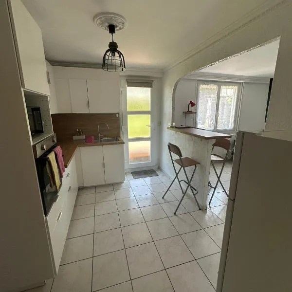 T2 indépendant proche OL Stadium et salle LDLC Arena，位于梅济约的酒店