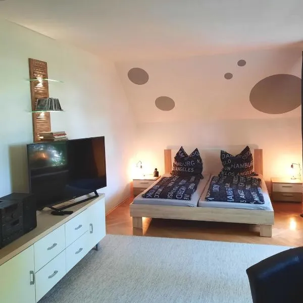 Lake view for two, near Berlin，位于措伊滕的酒店