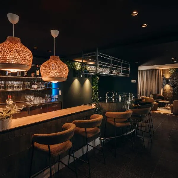 爱酷酒店，位于亨克的酒店