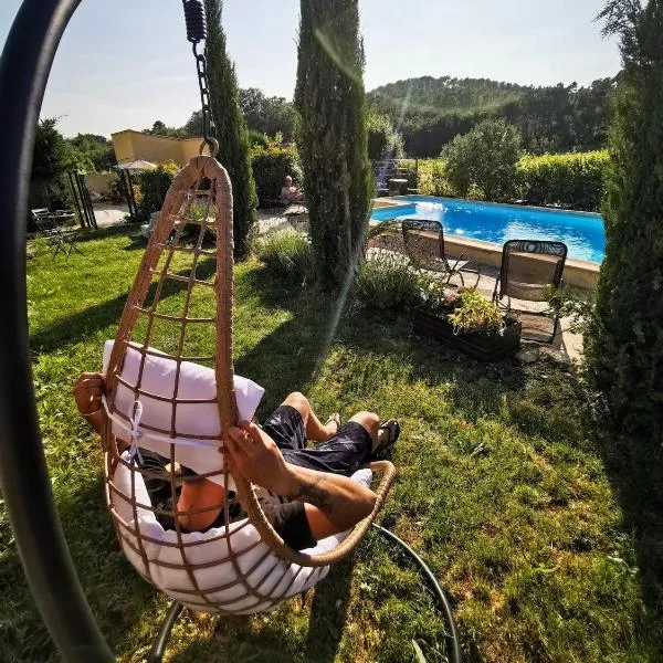 appartement avec piscine，位于加尔加斯的酒店