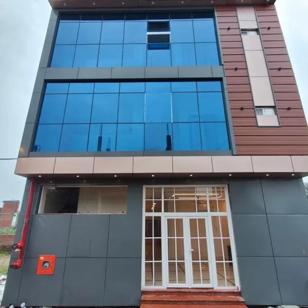Hotel Ramayan Elite Best Family Hotel 2 KM from Shree Ram Ji Mandir，位于Ayodhya的酒店