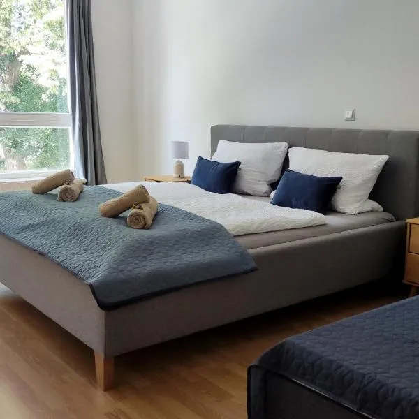 Wohnung im Herzen der Kurstadt Balkon, Küche,Blick ins Grüne，位于巴特施米德贝格的酒店