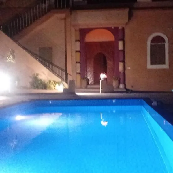 Auberge Restaurant TISSILI " Oasis de Fint"，位于Fint的酒店