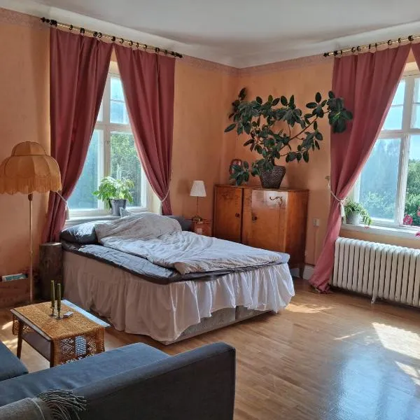 Blombacka bruks väg 12，位于Molkom的酒店