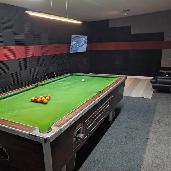 Spacious 3 bedroom house with games room，位于Kirby Muxloe的酒店