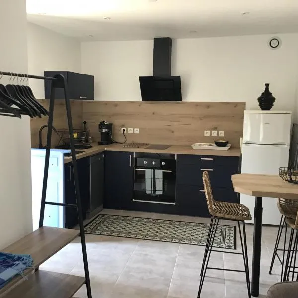 Charmant studio Vias village，位于维亚斯的酒店