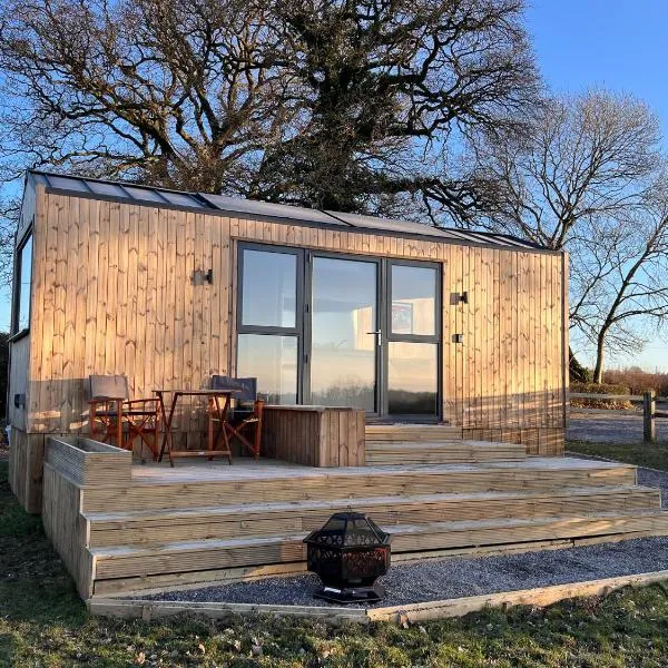 Beautiful cabins in Shaftesbury Dorset countryside，位于沙夫茨伯里的酒店