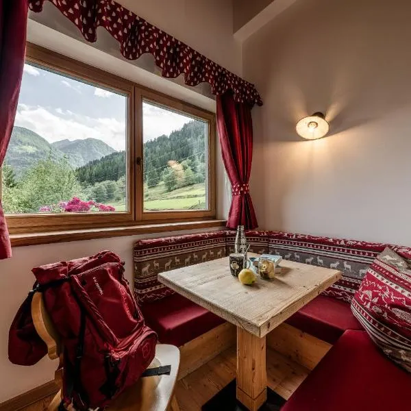 Hotel Chalet Alpenrose Bio Wellness Naturaktivhotel，位于科戈洛的酒店