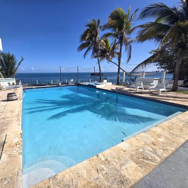 Ventana 103 at Arecibo 681 Ocean Drive，位于阿雷西博的酒店