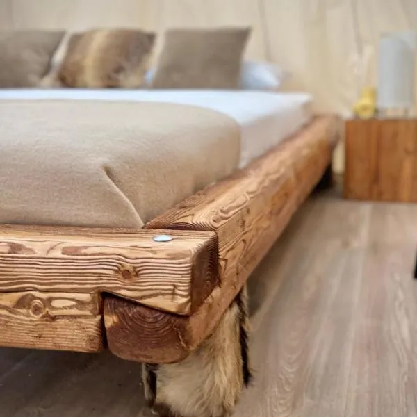 Bonair Tipi Village I Glamping，位于Călăţele的酒店