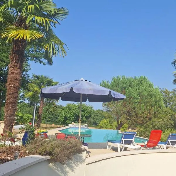 Lola，位于Saint-Martial-dʼAlbarède的酒店