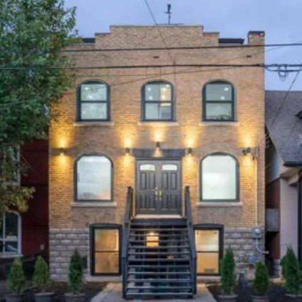 Renovated Church Hamilton! Guest Suite，位于汉密尔顿的酒店