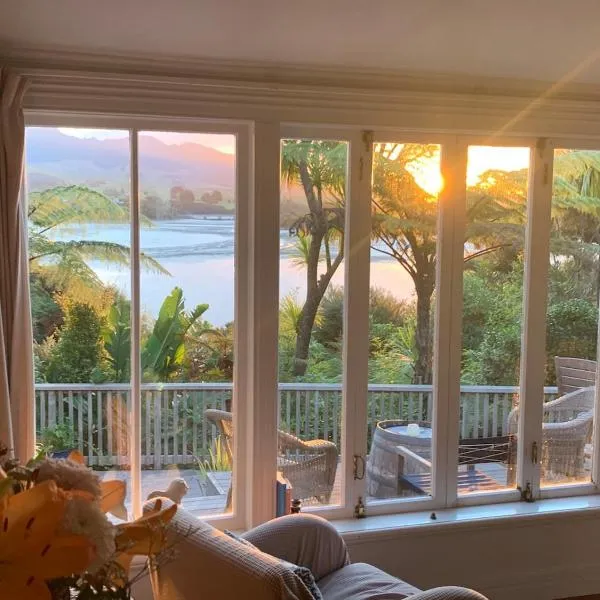 Raglan waterfront romantic cottage，位于拉格伦的酒店