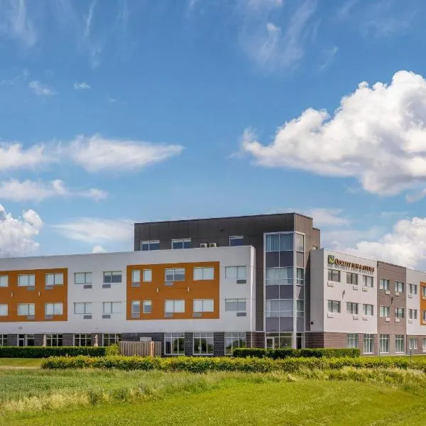 Quality Inn & Suites，位于蒙若利的酒店