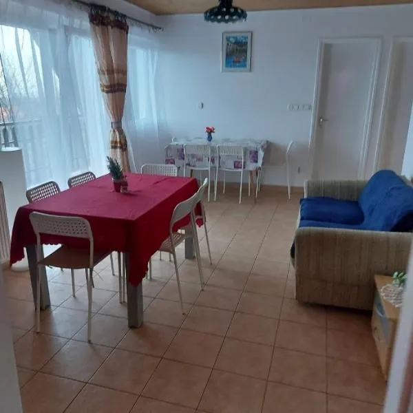 Balatoni nyaraló Badacsony，位于包道乔尼托毛伊的酒店