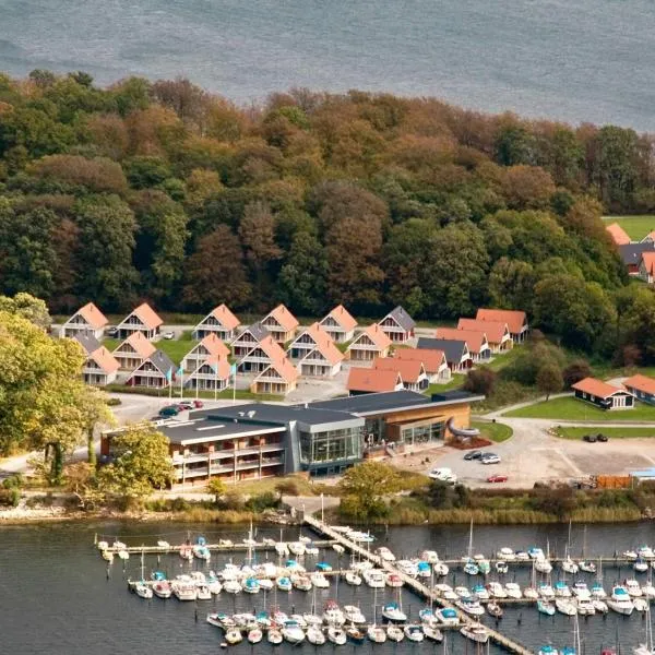 8 person holiday home on a holiday park in Gråsten，位于格罗斯滕的酒店