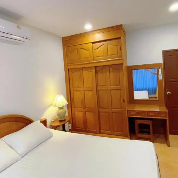 The Rinra Kamala Hut，位于卡马拉海滩的酒店