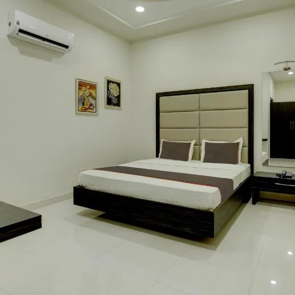 Super Collection O Ovel Hotel Grand，位于Ābādpura的酒店