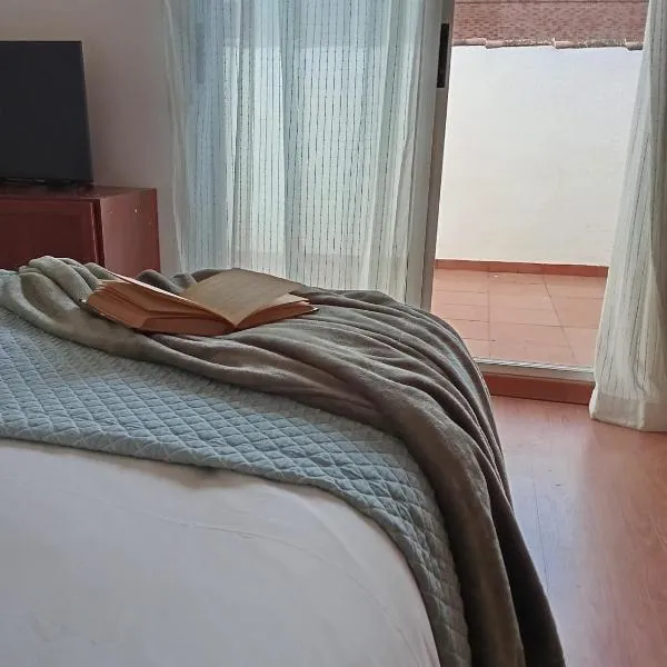 Valencia Casa Rosa，位于Sedaví的酒店