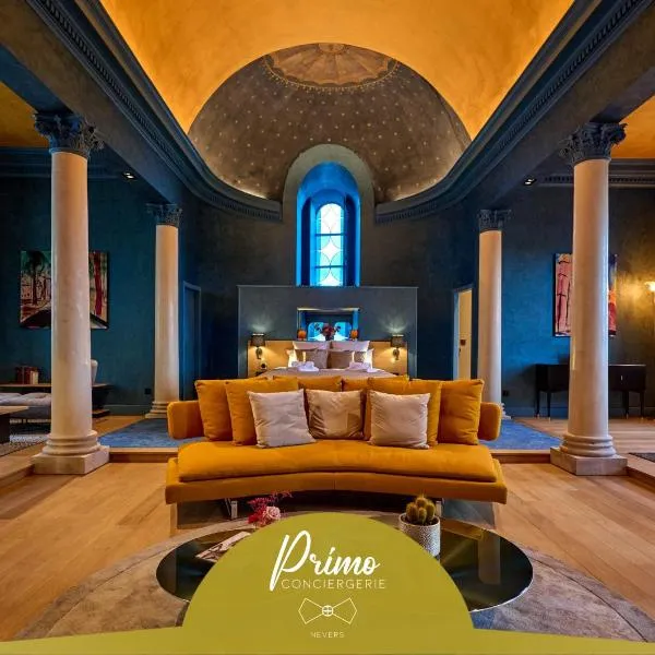 La Chapelle, Les Suites du Palais, l'unique 5 étoiles de Nevers, Suite d'Exception, by PRIMO C0NCIERGERIE，位于讷韦尔的酒店