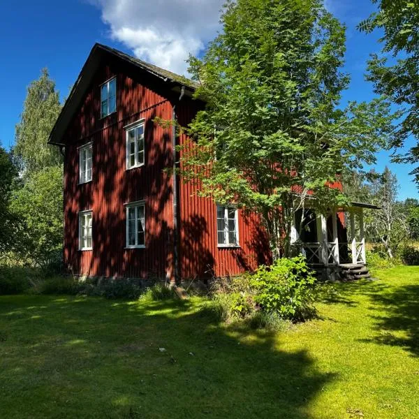 Historic summer retreat in Glava,位于Glava的酒店