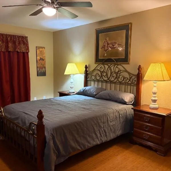 Deluxe Private Room Lake Tawakoni Home Near Park Pier，位于West Tawakoni的酒店