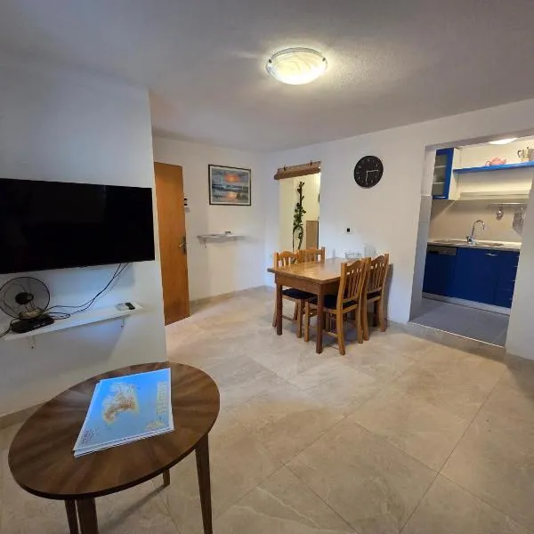 Apartman u centru Komiže，位于科米扎的酒店