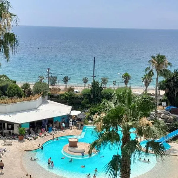 Cannes plages du Midi Appartements climatisés Bord de mer de 1 à 6 pers, 2 piscines, Parking privatif inclus，位于戛纳的酒店