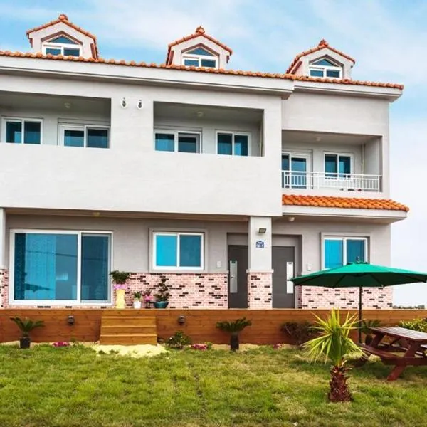 都达姆都达姆度假屋，位于西归浦市的酒店