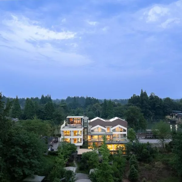 Live In Seclusion青城山-隐逸田居悦水别院，位于Shiyangchang的酒店