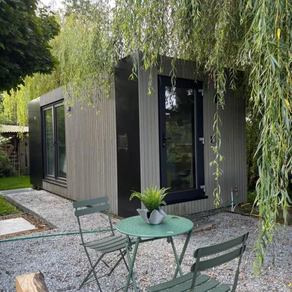 Containers aménagé au cœur des chants des grenouilles，位于奥通的酒店