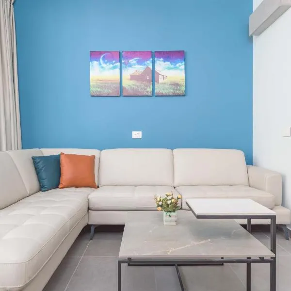 Grey - Elegant Apartments in Awkar，位于Dbayeh的酒店