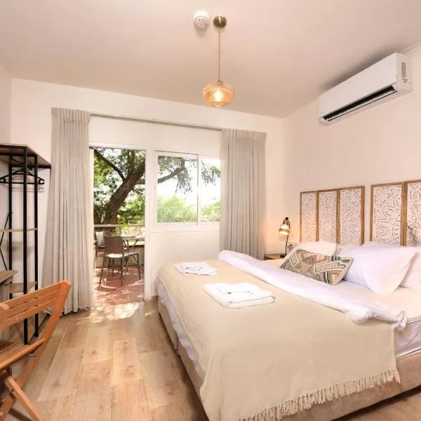Almog Hotel，位于阿尔莫格的酒店