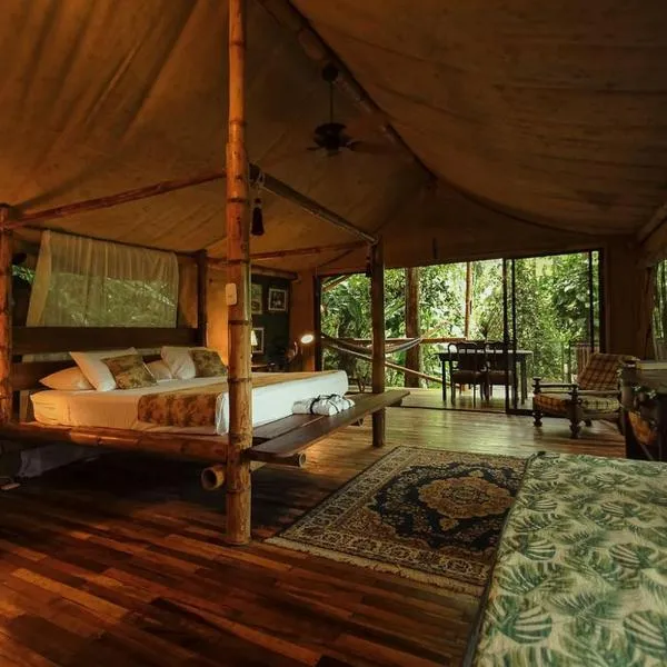 Colina Secreta - Glamping and Villas，位于别霍港的酒店